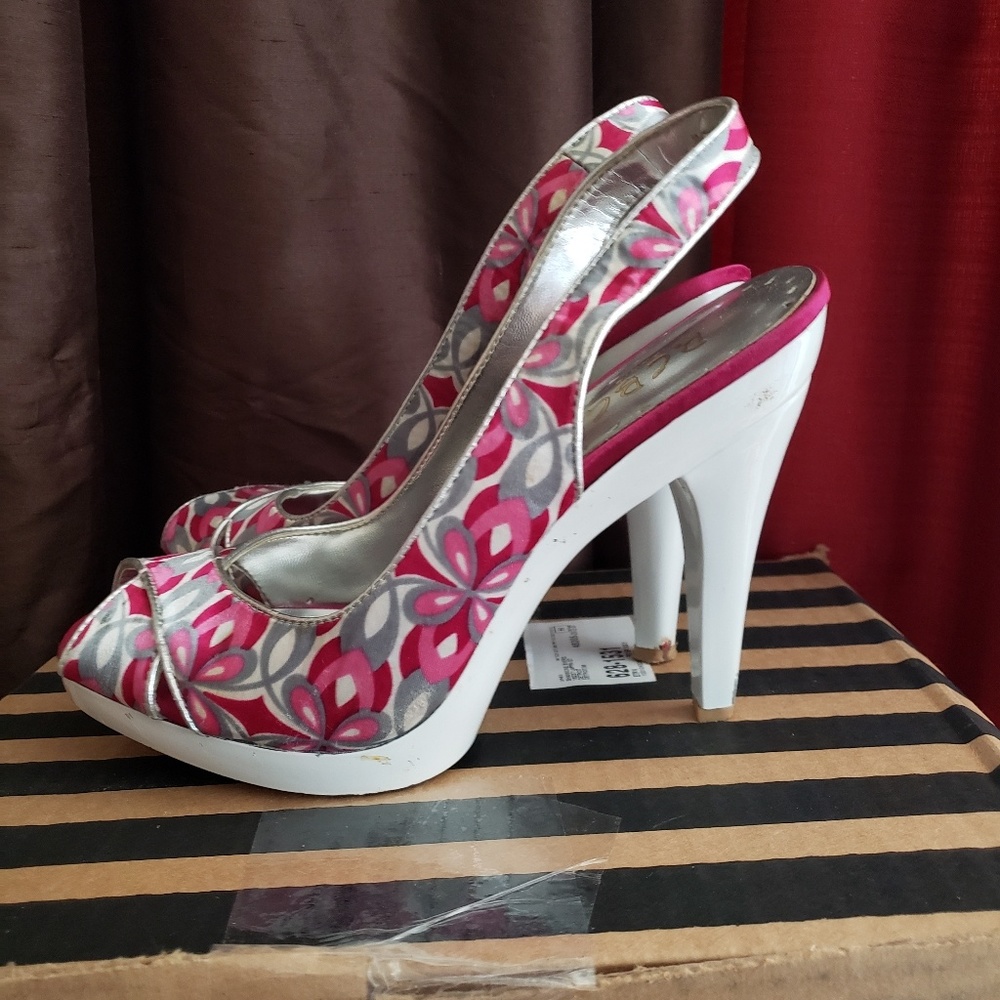 Heels - Picture 4 of 4